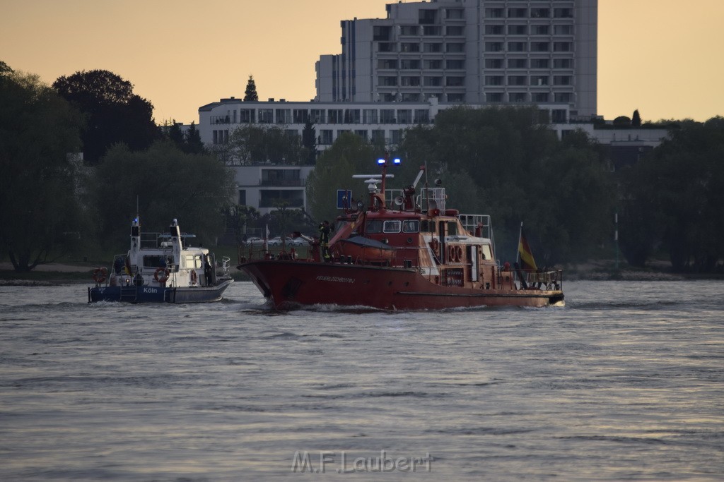 PRhein Koeln Porz Ensen Schwimmer untergegangen P082.JPG - Miklos Laubert